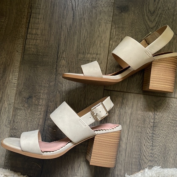 Strappy block heel sandals - Picture 3 of 9